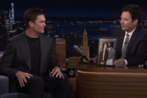 布雷迪：詹姆斯打橄榄球也能打23年 我总是很敬佩他&他如此有风度 - 资讯配图