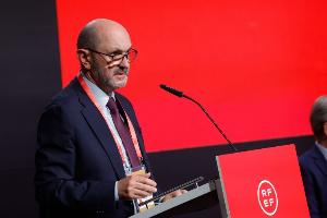 阿斯:西班牙足协组织教练与裁判会面交流,讨论VAR的干预准则 - 资讯配图