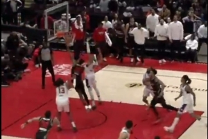 招牌动作!昔日状元富尔茨G联盟上演上篮准绝杀 - 资讯配图