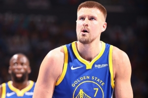 科尔：希望波尔津吉斯保持健康 今夏和我们续约 这是最理想状况 - 资讯配图