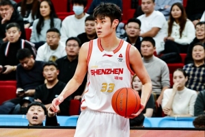 毫无状态！王浩然进攻端手感冰凉 全场12中2&三分7中1 - 资讯配图