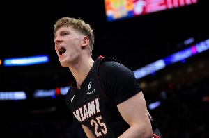 希罗：亚库乔尼斯非常努力 随着慢慢成长大家会看到他有多出色 - 资讯配图