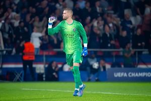 队报:舍瓦利耶丢掉巴黎主力门将位置,今夏可能离队 - 资讯配图