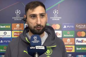 多纳鲁马:若11打11比赛将完全不同,但结果可能在首回合就决定了 - 资讯配图