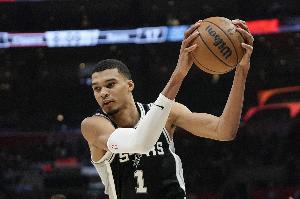 遍地开花！马刺13人出战均有得分入账 7人得分上双 - 资讯配图