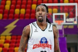 直播吧：克罗斯签证手续终于办齐 他将尽快为天津出战CBA - 资讯配图