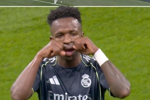 维尼修斯进球后做出“让你哭”庆祝动作，疑似回应曼城上赛季TIFO - 资讯配图