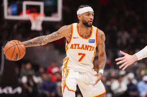 亚历山大-沃克：外界说我们十连胜没含金量 可这都是NBA水准球队 - 资讯配图