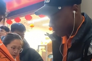 安心了!记者:此前滞留卡塔尔的海牛外援妻子,已顺利抵达中国 - 资讯配图