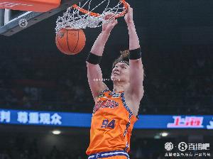 高效终结！王哲林10中8贡献17分8板 正负值+13 - 资讯配图