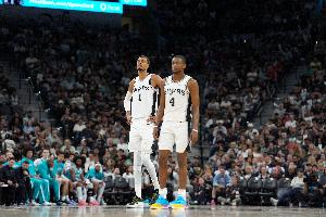 福克斯谈重回萨城：只是一场普通比赛 我们关注的是争夺总冠军 - 资讯配图