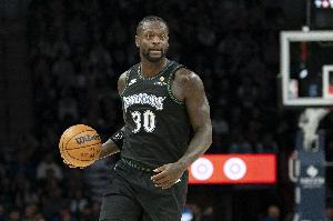 还是挺稳的！兰德尔半场9中5拿到13分 另有4板1助1断&三分2中1 - 资讯配图