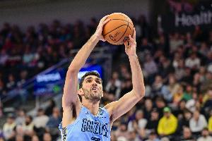 灰熊官方:阿尔达马成功接受右膝关节镜手术 将缺席本季剩余比赛 - 资讯配图