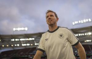 图片报:纳格尔斯曼现身拜仁场区,但不是考察球员而是来看医生 - 资讯配图