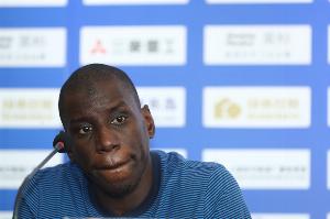 登巴巴:巴黎有成绩是因阵容精简,切尔西有30名球员很难有凝聚力 - 资讯配图