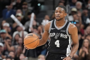 福克斯谈19胜2负:关键在于防守 赛季初我们就知道进攻不是问题 - 资讯配图