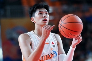 27分10篮板!媒体人:邹阳今晚在攻防两端都打出了对位优势 - 资讯配图