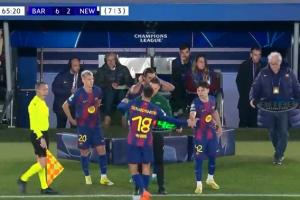 巴萨连换三人:奥尔莫、费兰、18岁埃斯帕特出场 - 资讯配图