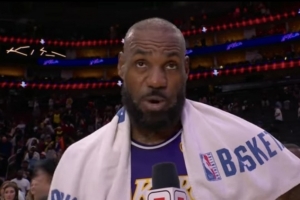 詹姆斯:我们韧性十足 我们都在努力为东契奇里夫斯提供帮助 - 资讯配图