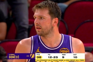 休斯敦战神！东契奇客场打火箭已经连续5场35+ 历史最长 - 资讯配图