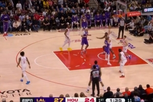 连续砍分！肯纳德接东契奇背传突破后仰跳投&弧顶三分连拿5分 - 资讯配图