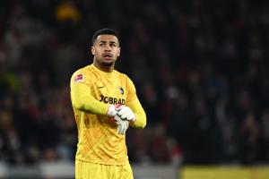 图片报：弗赖堡一门阿图伯鲁夏窗想去英超，热刺西汉姆联均感兴趣 - 资讯配图