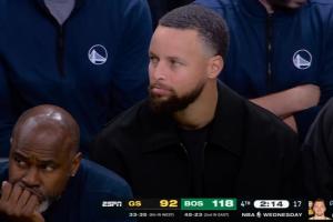 最近7场1胜6负！库里在替补席撇嘴不是很开心 - 资讯配图