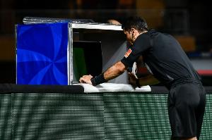 TA:欧足联将和各联赛协商如何减少VAR干预 并寻求推行流媒体平台 - 资讯配图