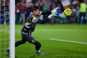 记者:库尔图瓦将在明日接受检查,球队担心可能是严重肌肉拉伤 - 资讯配图