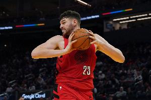 轻轻松松！克林根顺下接球左手轻松放篮 砍下生涯新高25分！ - 资讯配图