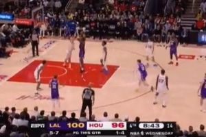 重建优势！詹姆斯吊传艾顿 后者迎着申京翻身跳投打停火箭 - 资讯配图