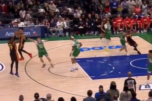 这么凶的嘛！奥孔武开局里突外投连砍10分 个人轰出10-0！ - 资讯配图