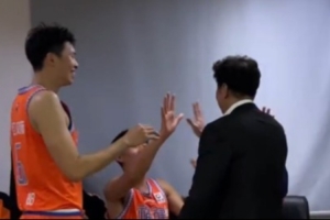 平民球队掀翻豪华航母！福建战胜北京后疯狂庆祝 在更衣室嗨翻了 - 资讯配图