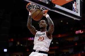 难挽败局！科林斯11投6中&罚球6中6 砍下18分7板2助1帽 - 资讯配图