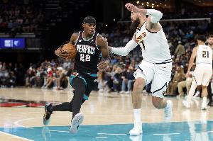 进攻拉但防守顶！亨德里克斯送生涯新高6断&另有3帽 但三分10中1 - 资讯配图