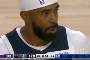 吉祥二老登场！康利和英格尔斯同时替补登场 现场观众热烈掌声 - 资讯配图