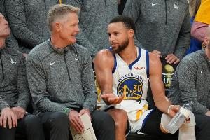 科尔:我一点儿也不担心库里复出后的状态 他会做他该做的事 - 资讯配图