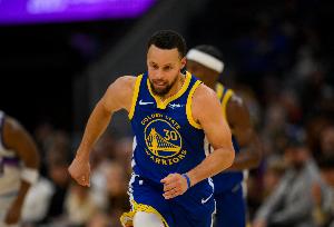 库里这赛季不该打了 若他带队季后赛&错失高位签 这无疑愚蠢至极 - 资讯配图