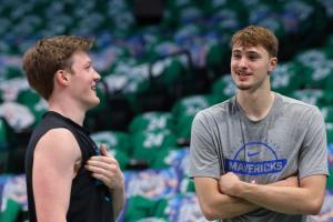 新秀榜:克尼佩尔居首 弗拉格次席 埃奇库姆第3 国王次轮秀升第4 - 资讯配图