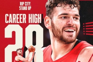 得分生涯新高！开拓者官方发布克林根本场28分数据海报 - 资讯配图