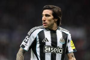 迪马：托纳利大腿肌肉受伤被换下，可能影响世预赛为意大利出战 - 资讯配图