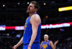 今天太浪了！约基奇生涯4次单场失误上双 中锋历史最多 - 资讯配图