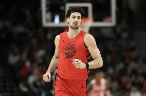 状态回归！阿夫迪亚半场10中7&8罚全中砍下23分7板2助！ - 资讯配图