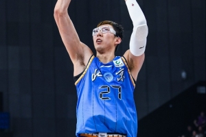 媒体人:第四节周琦在场的两个时间段 北京男篮的攻防都不理想 - 资讯配图