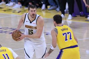 反印象流？本赛季东契奇109次防单打 每回合仅让对手得到0.844分 - 资讯配图