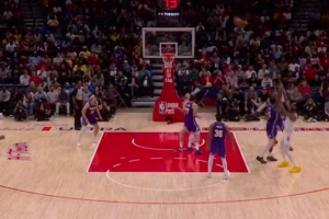 打开了！杜兰特连投带罚连续拿分 帮助火箭占据主动 - 资讯配图