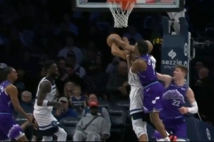 戈贝尔扣篮被科利尔凶狠犯规 要发作被兰德尔抱住&科利尔一级恶犯 - 资讯配图