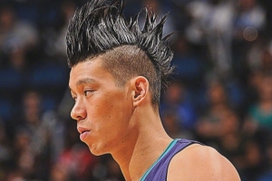 林书豪晒照：想念这发型 可是也有点夸张！ - 资讯配图