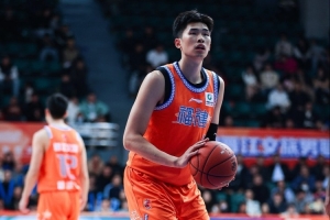 福建力克北京!邹阳:有人说我们不强 我说我们爱拼才赢 - 资讯配图