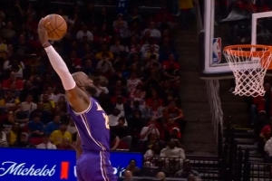 一个比一个炸裂！美记：老詹在休斯敦举办个人扣篮大赛 - 资讯配图